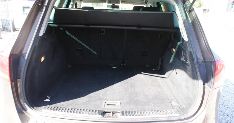 Volkswagen Touareg cena 61700 przebieg: 223000, rok produkcji 2010 z Darłowo małe 326